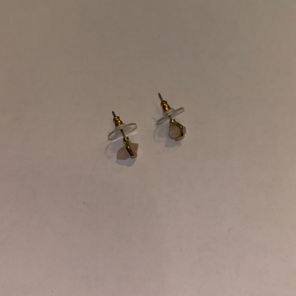 Gold earrings with rose quarts crystals